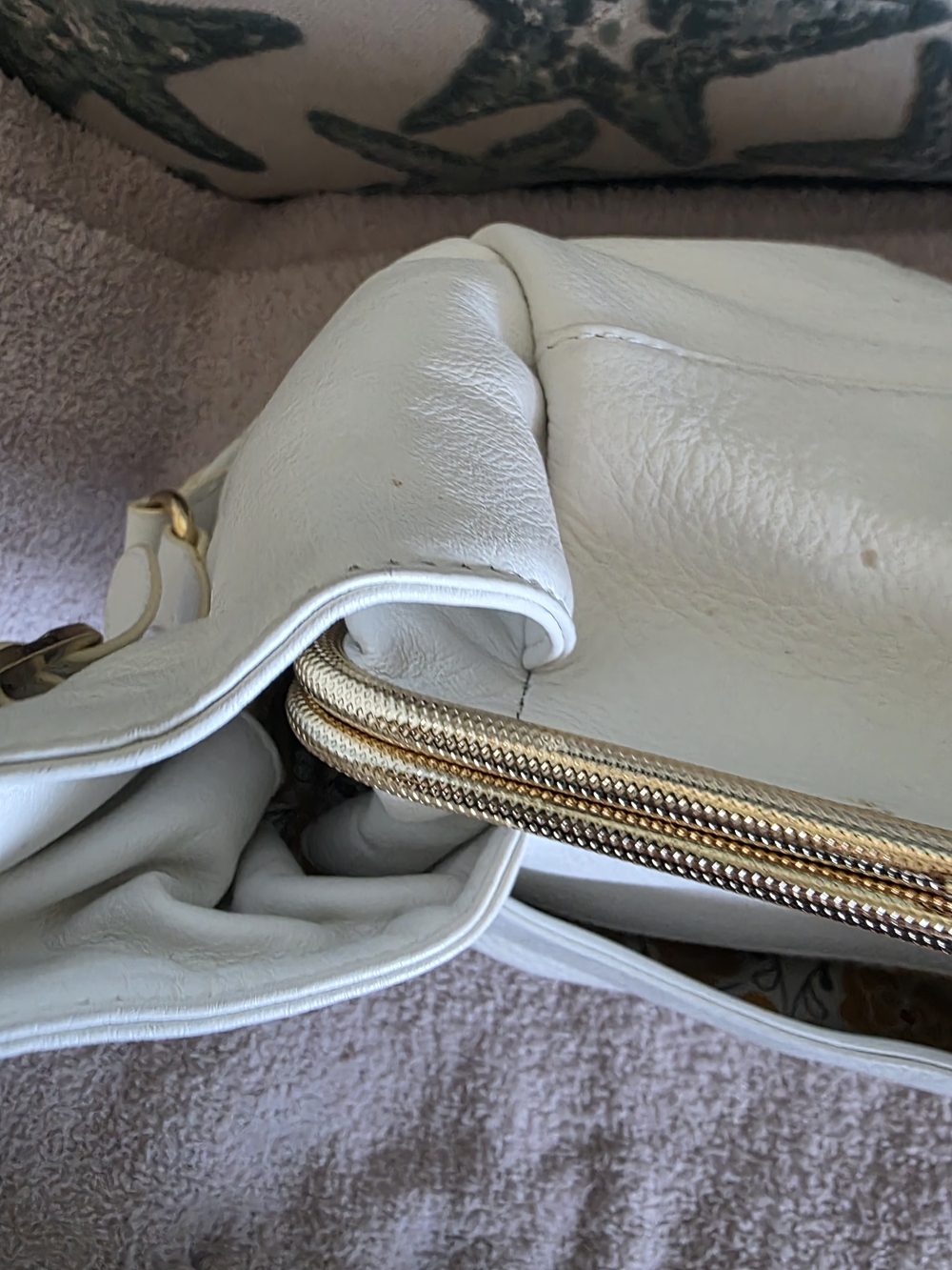 Emma Fox White Leather Shoulder Bag with Gold Hardware - Picture 5 of 10
